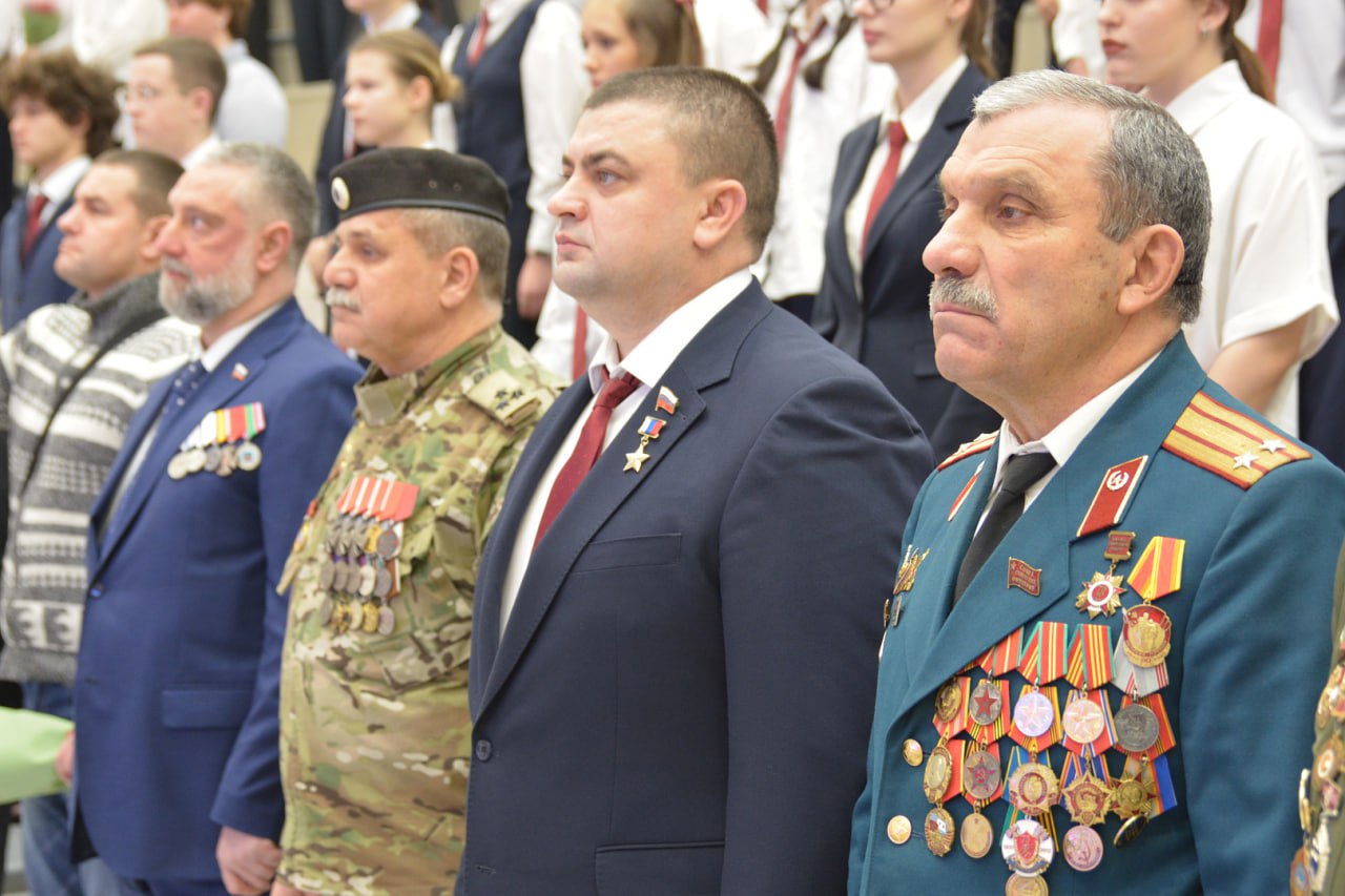 Герои среди нас. В воронежской Мега-школе состоялось масштабное празднование Дня героев Отечества Герои среди нас. В воронежской Мега-школе состоялось масштабное празднование Дня героев Отечества