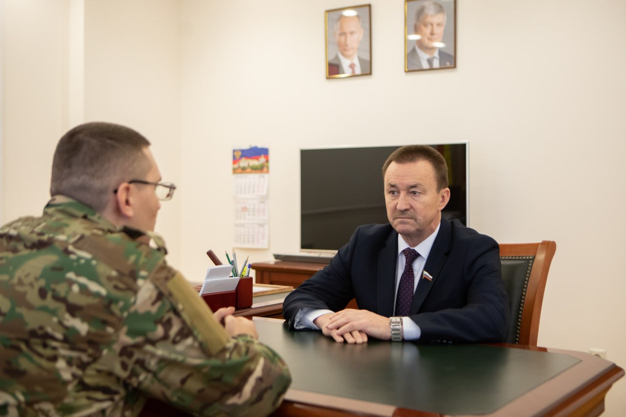 Разведчик из Бутурлиновки передал Юрию Матузову благодарность командования за помощь бойцам Разведчик из Бутурлиновки передал Юрию Матузову благодарность командования за помощь бойцам