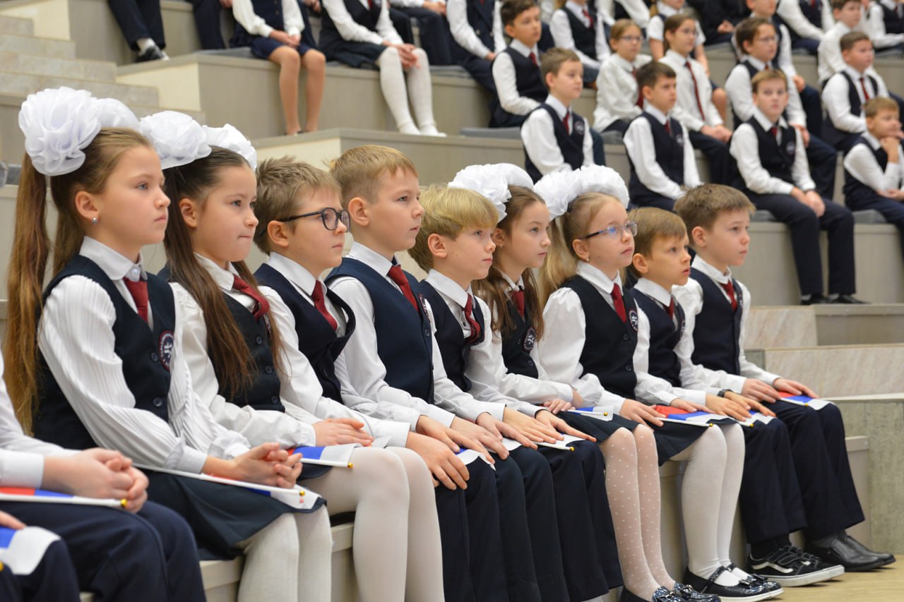 Герои среди нас. В воронежской Мега-школе состоялось масштабное празднование Дня героев Отечества Герои среди нас. В воронежской Мега-школе состоялось масштабное празднование Дня героев Отечества