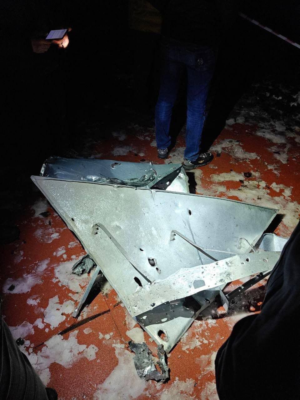 Появляются кадры обломков неизвестного украинского дрона/крылатой ракеты, сбитой системой ПВО в небе над Воронежем Появляются кадры обломков неизвестного украинского дрона/крылатой ракеты, сбитой системой ПВО в небе над Воронежем