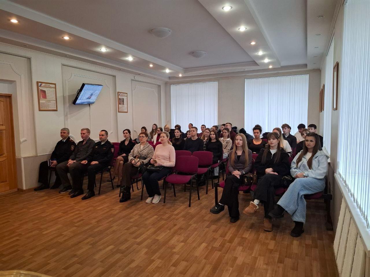 Юго-Восточное линейное управление МВД России на транспорте организовало День открытых дверей для студентов Российского государственного университета правосудия им В.М. Лебедева г. Воронеж Юго-Восточное линейное управление МВД России на транспорте организовало День открытых дверей для студентов Российского государственного университета правосудия им В.М. Лебедева г. Воронеж