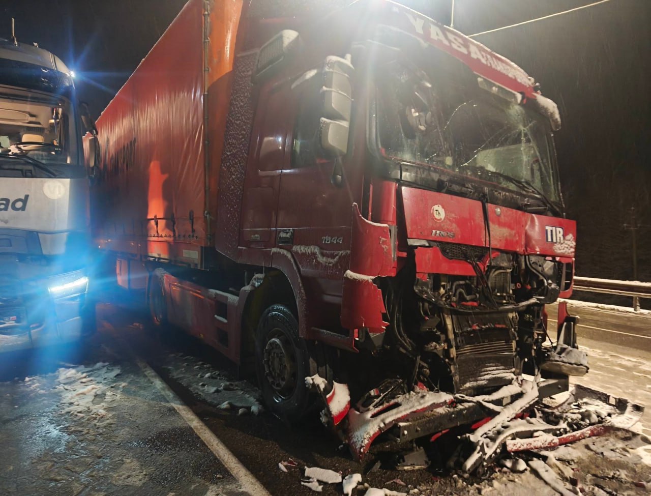 В Воронежской области в ДТП с 5 фурами скончался 50-летний мужчина