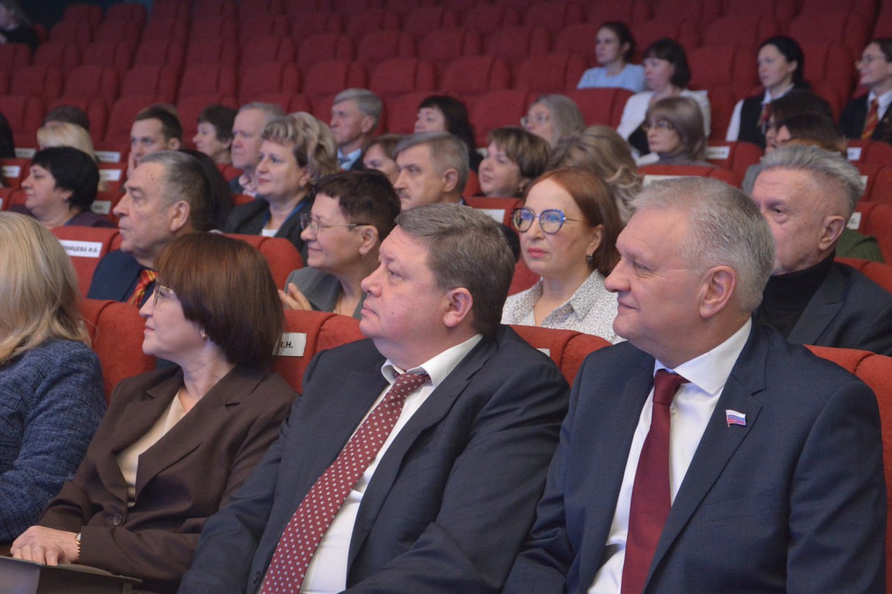 С поздравлений с двадцатилетием со дня образования Контрольно-счетной палаты городского округа город Воронеж началось Общее собрание представительства Союза муниципальных контрольно-счетных органов в Центральном федеральном...