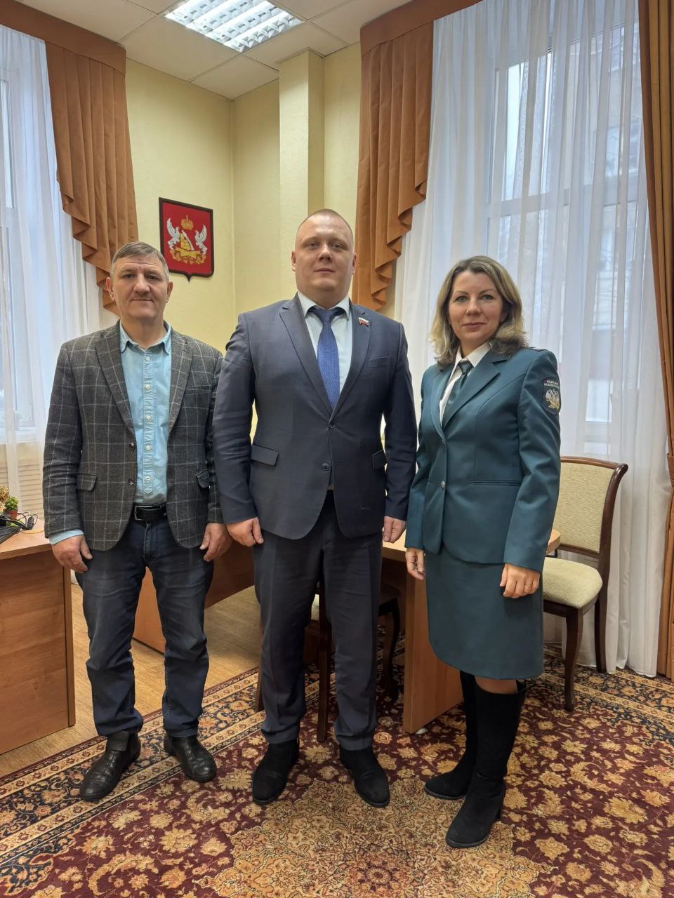 В управе Ленинского района состоялся приём граждан, приуроченный к знаковому событию — двадцатичетырехлетию Всероссийской политической партии «Единая Россия» В управе Ленинского района состоялся приём граждан, приуроченный к знаковому событию — двадцатичетырехлетию Всероссийской политической партии «Единая Россия»