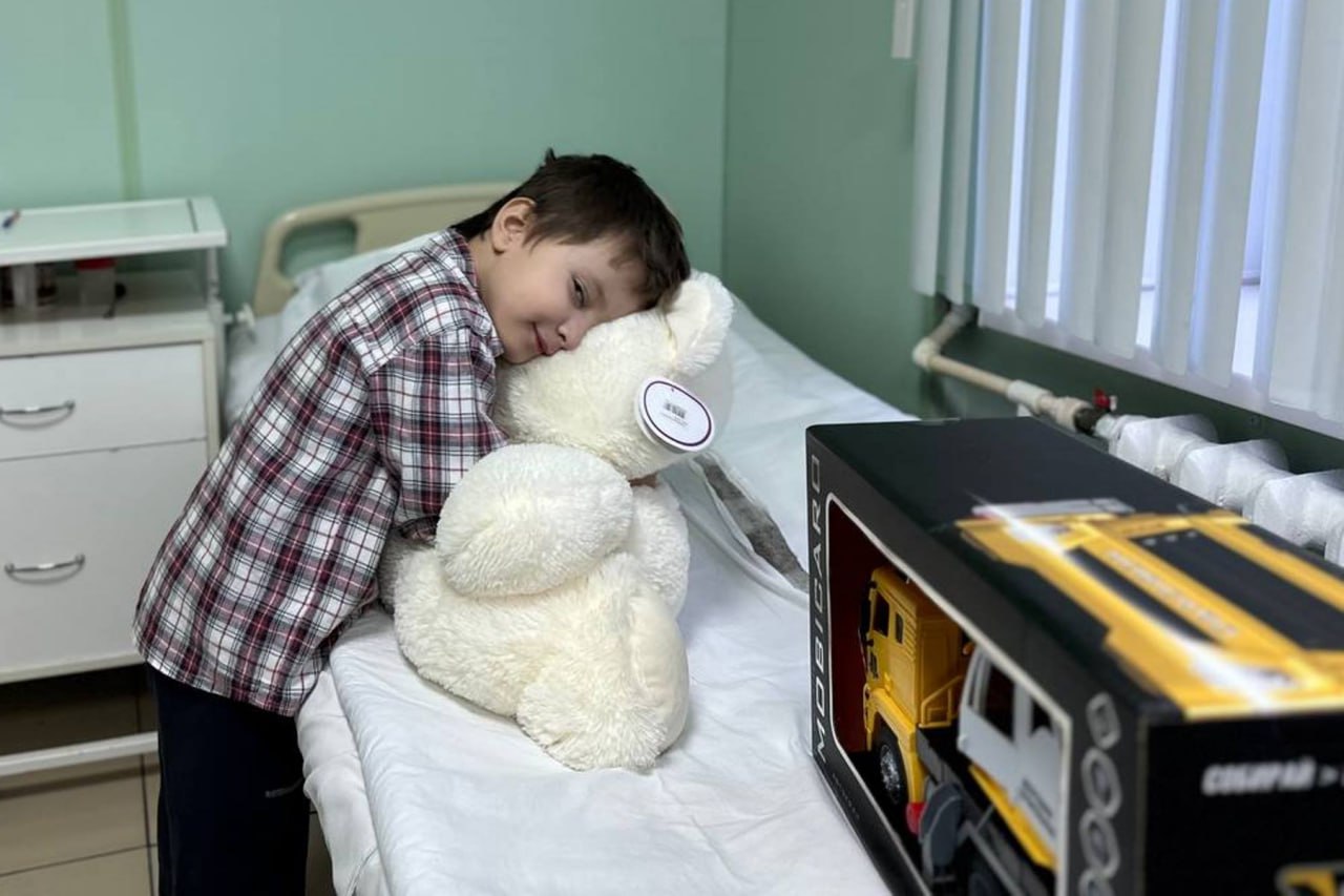 Депутаты областной Думы передали подарки маленьким пациентам кардиохирургического отделения Депутаты областной Думы передали подарки маленьким пациентам кардиохирургического отделения