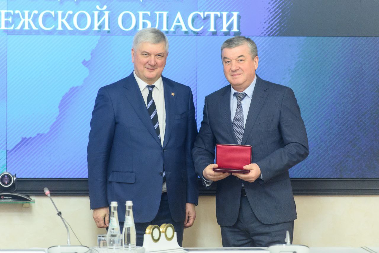 12 декабря, в День Конституции, Губернатор Александр Гусев принял участие в торжественной церемонии вручения наград Российской Федерации и наград Воронежской области 12 декабря, в День Конституции, Губернатор Александр Гусев принял участие в торжественной церемонии вручения наград Российской Федерации и наград Воронежской области