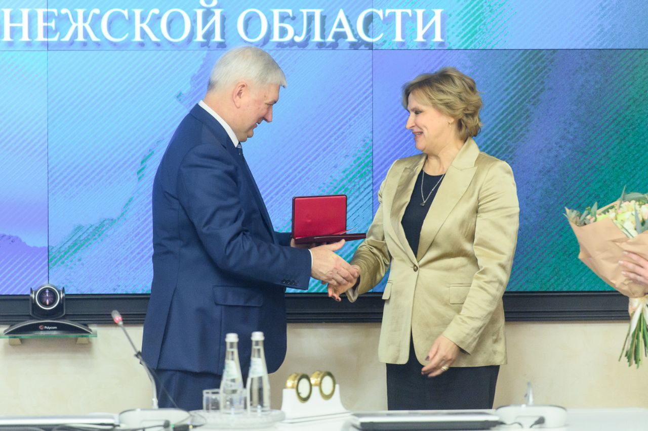 12 декабря, в День Конституции, Губернатор Александр Гусев принял участие в торжественной церемонии вручения наград Российской Федерации и наград Воронежской области 12 декабря, в День Конституции, Губернатор Александр Гусев принял участие в торжественной церемонии вручения наград Российской Федерации и наград Воронежской области