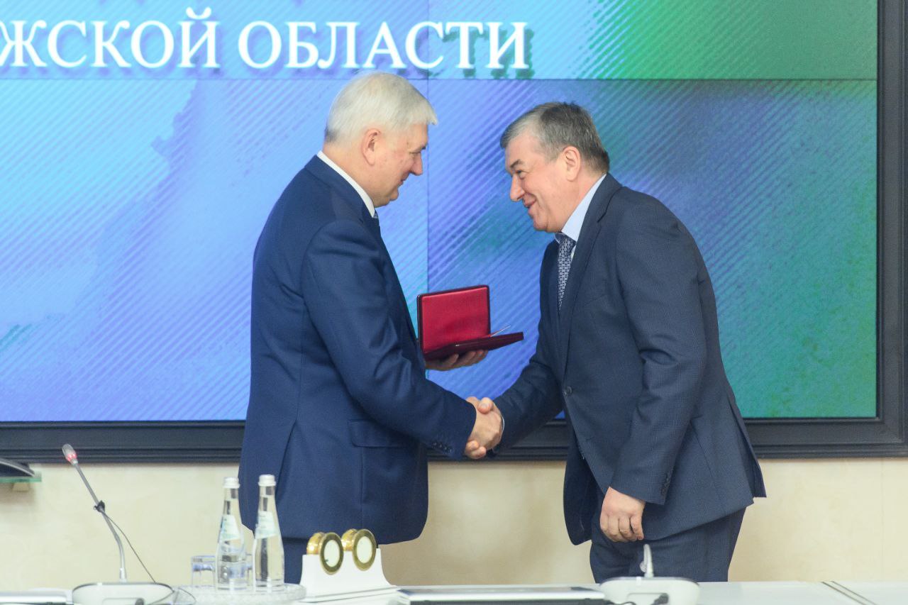 12 декабря, в День Конституции, Губернатор Александр Гусев принял участие в торжественной церемонии вручения наград Российской Федерации и наград Воронежской области 12 декабря, в День Конституции, Губернатор Александр Гусев принял участие в торжественной церемонии вручения наград Российской Федерации и наград Воронежской области