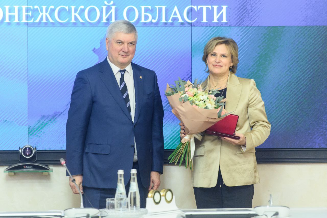 12 декабря, в День Конституции, Губернатор Александр Гусев принял участие в торжественной церемонии вручения наград Российской Федерации и наград Воронежской области 12 декабря, в День Конституции, Губернатор Александр Гусев принял участие в торжественной церемонии вручения наград Российской Федерации и наград Воронежской области