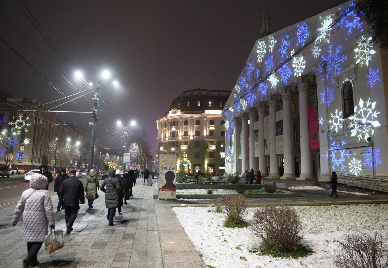 Сергей Петрин: Продолжаем украшать город к главному зимнему празднику Сергей Петрин: Продолжаем украшать город к главному зимнему празднику