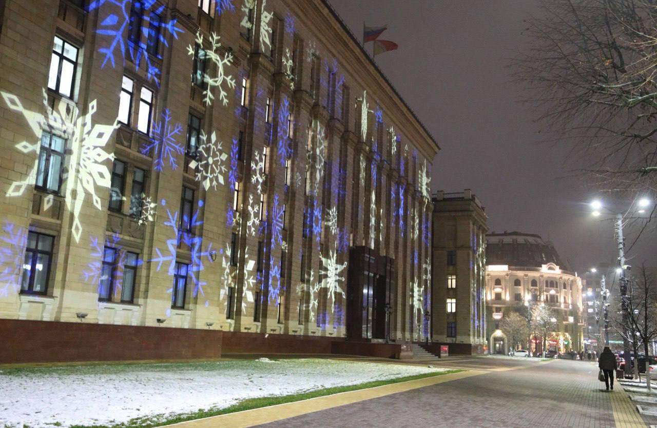 В Воронеже заработает новогодняя подсветка В Воронеже заработает новогодняя подсветка