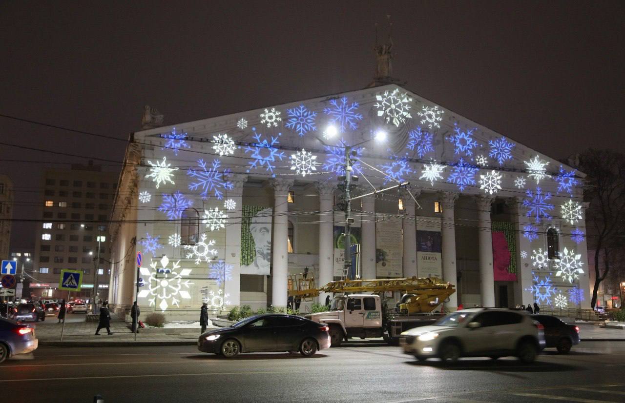 В Воронеже заработает новогодняя подсветка В Воронеже заработает новогодняя подсветка