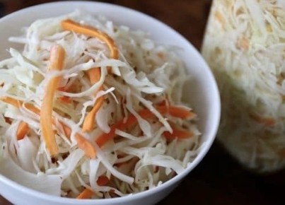 Солёные огурцы и квашеная капуста: Как эти суперфуды поддерживают здоровье кишечника