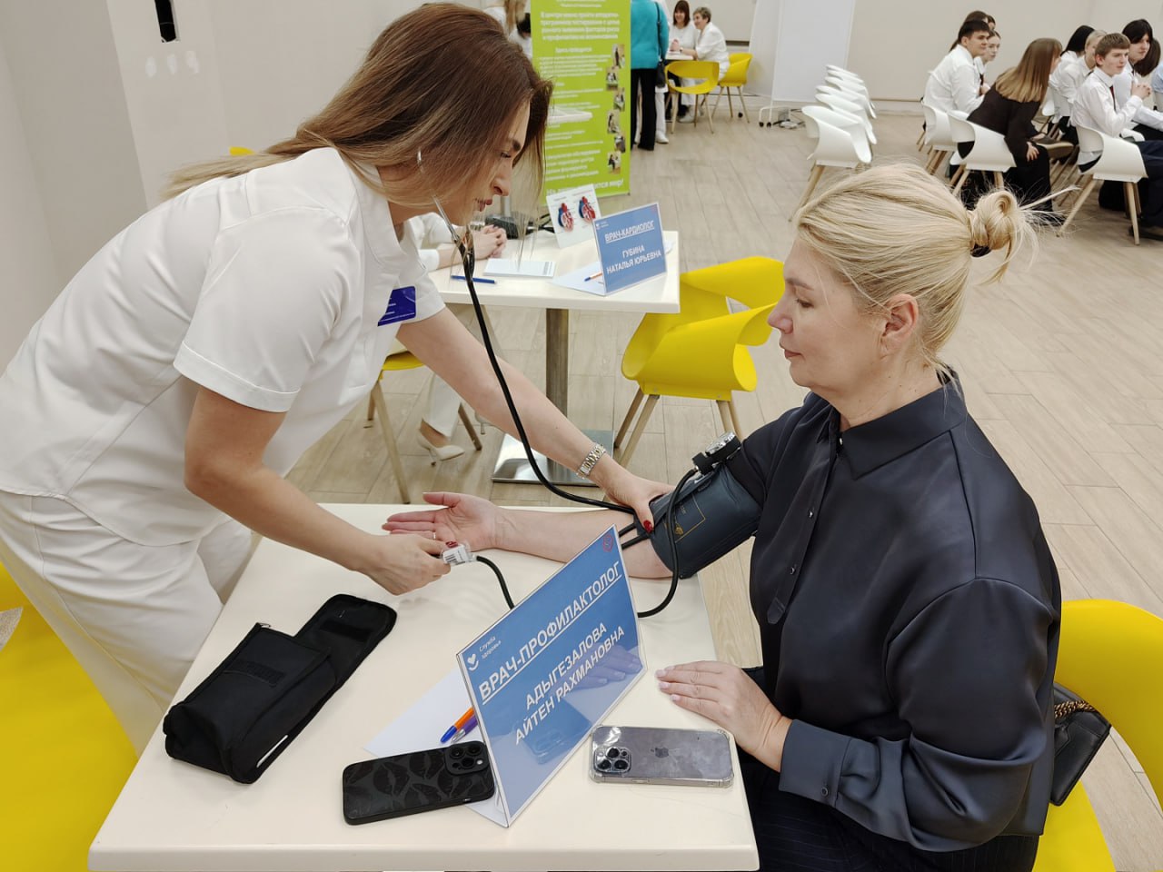 Будьте здоровы!. В минувшую субботу в одном из торгово-развлекательных центров города по инициативе Воронежской городской Думы состоялся медико-патриотический фестиваль «Воронеж поможет»