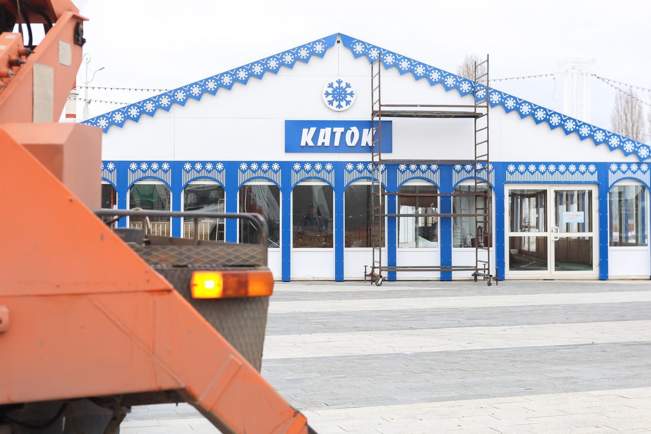 Появился график работы катка на Адмиралтейской площади