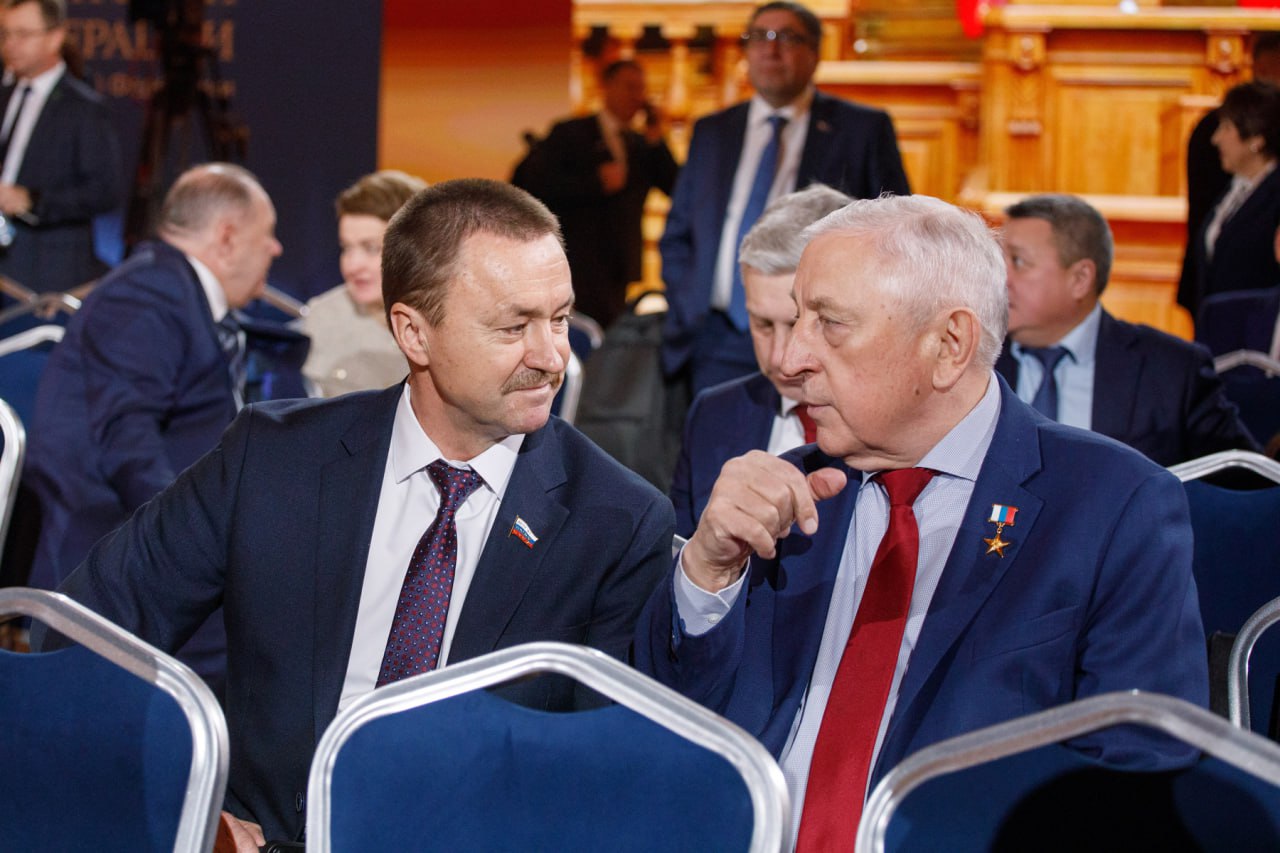 Сегодня работаю в Москве. Принял участие в заседании президиума Совета законодателей РФ при Федеральном Собрании Сегодня работаю в Москве. Принял участие в заседании президиума Совета законодателей РФ при Федеральном Собрании