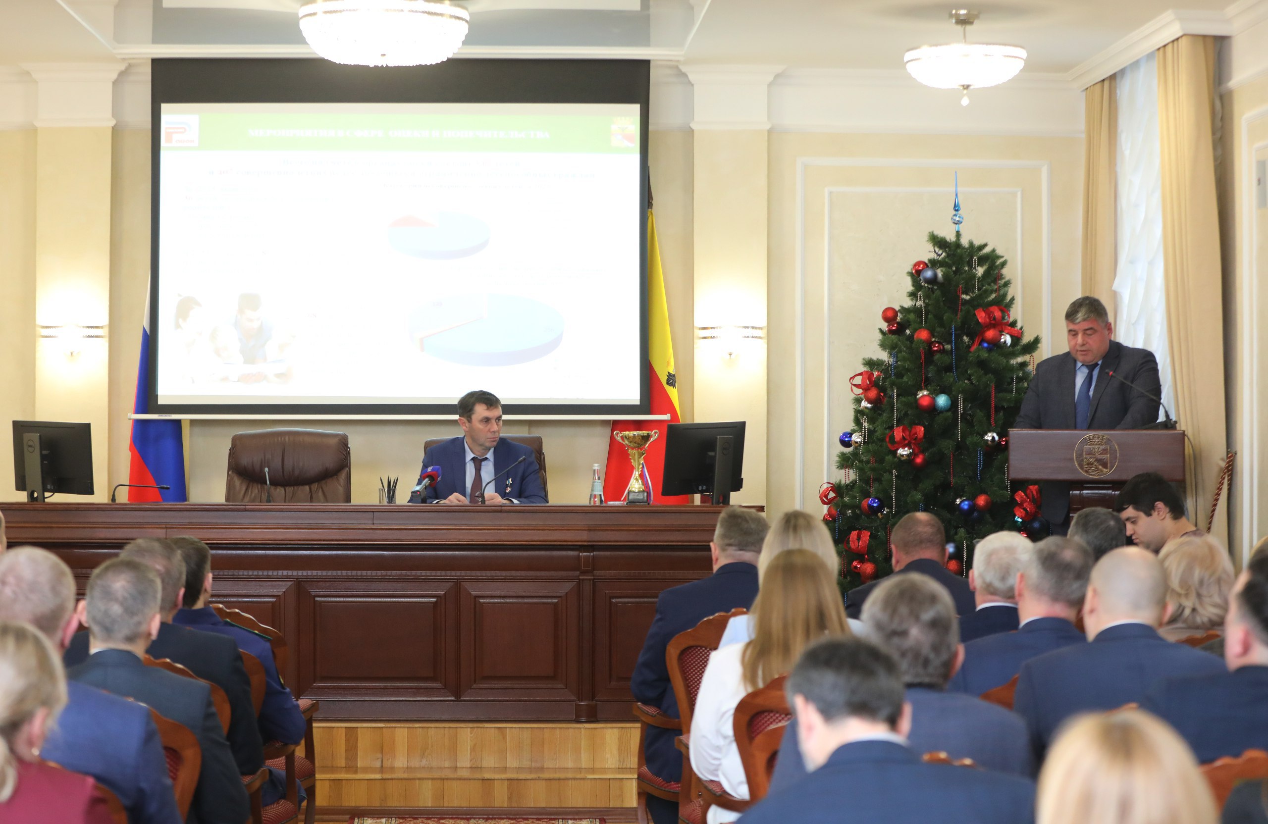 Итоги работы управы Советского района и подготовка к Новому году: в мэрии прошло традиционное планерное совещание