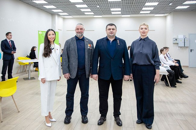 На прошедших выходных по инициативе Воронежской городской Думы в одном из торгово-развлекательных центров города прошел медико-патриотический фестиваль «Воронеж поможет»