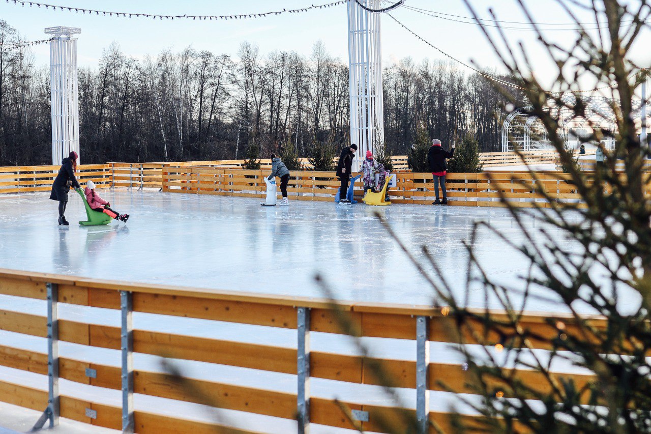 Сергей Петрин: Более полутора тысяч человек вчера посетили каток на Адмиралтейской площади Сергей Петрин: Более полутора тысяч человек вчера посетили каток на Адмиралтейской площади