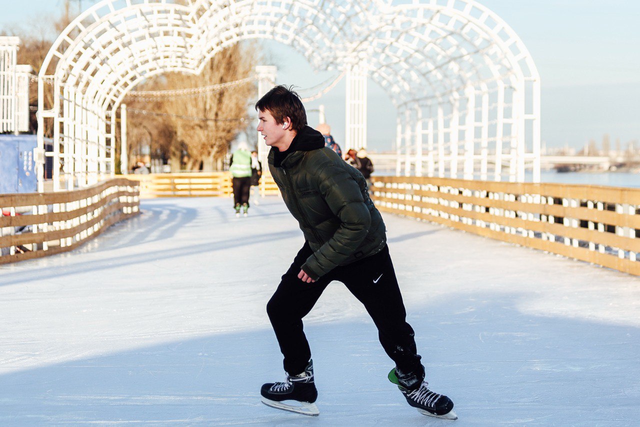Сергей Петрин: Более полутора тысяч человек вчера посетили каток на Адмиралтейской площади Сергей Петрин: Более полутора тысяч человек вчера посетили каток на Адмиралтейской площади
