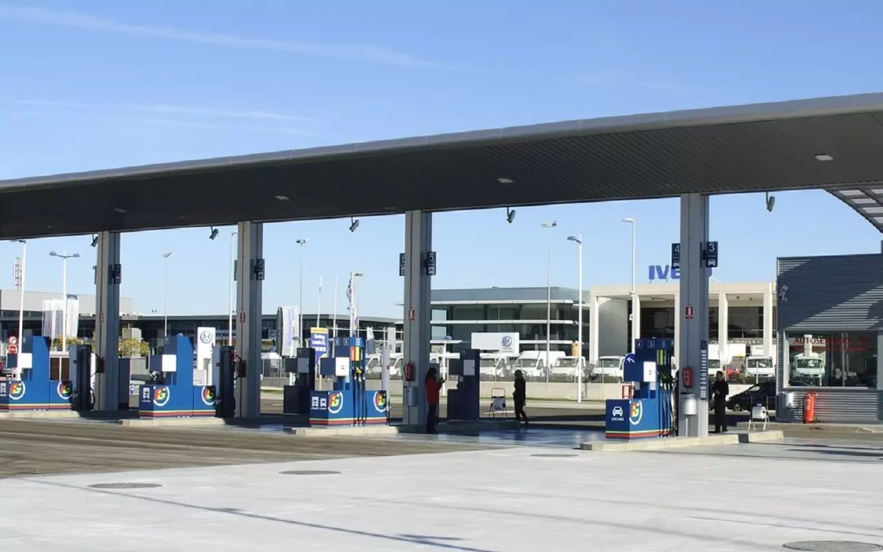 Как следует из отчета Росстата о потребительских ценах на нефтепродукты, по итогам прошедшей недели в Воронежской области подорожала только одна из трех марок бензина, при этом стоимость дизтоплива осталась на прежнем уровне