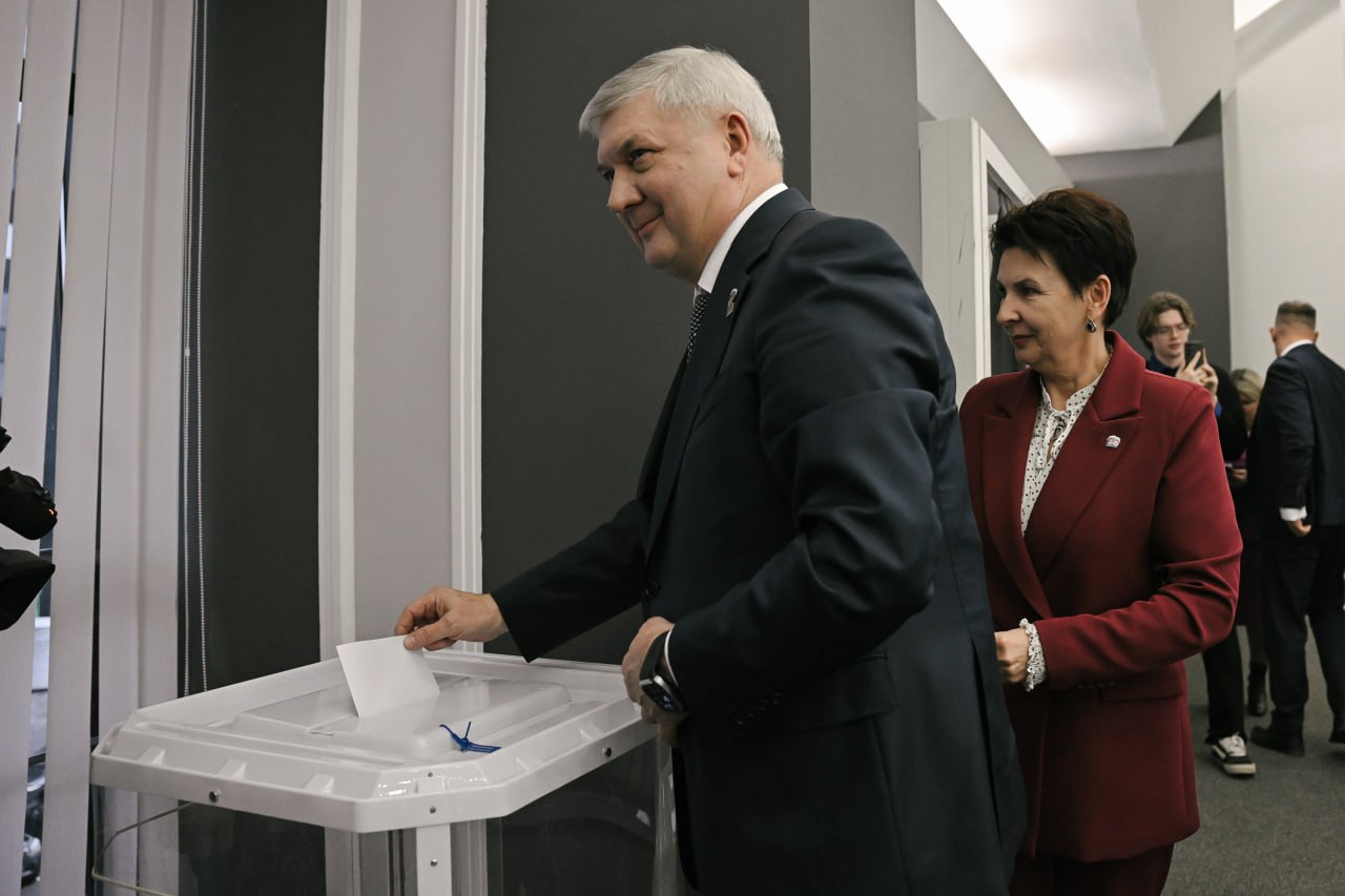 Александр Гусев: В ходе 43-й конференции Воронежского регионального отделения «Единой России» коллеги доверили мне пост секретаря регионального отделения партии Александр Гусев: В ходе 43-й конференции Воронежского регионального отделения «Единой России» коллеги доверили мне пост секретаря регионального отделения партии