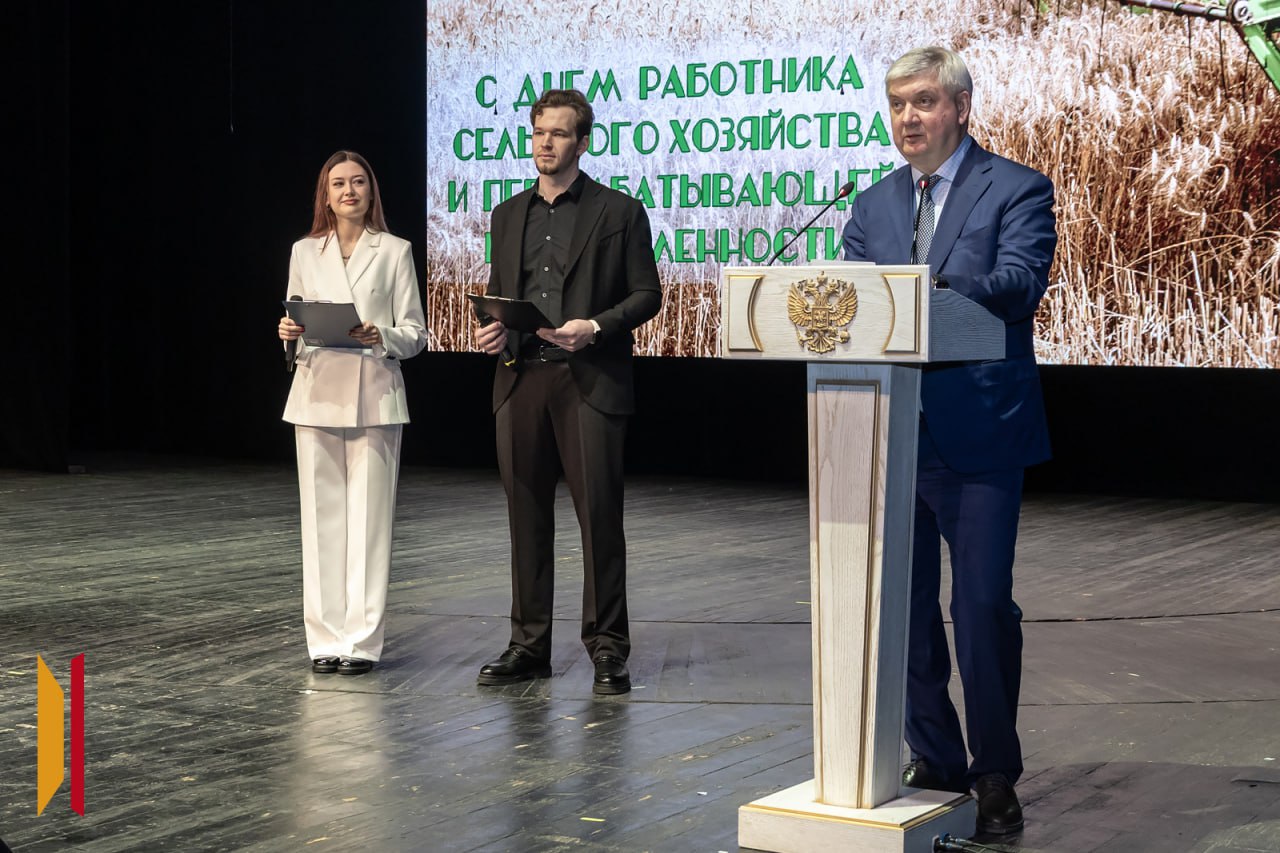 Лучшим сельхозработникам Воронежской области вручили сертификаты на автомобили Лучшим сельхозработникам Воронежской области вручили сертификаты на автомобили