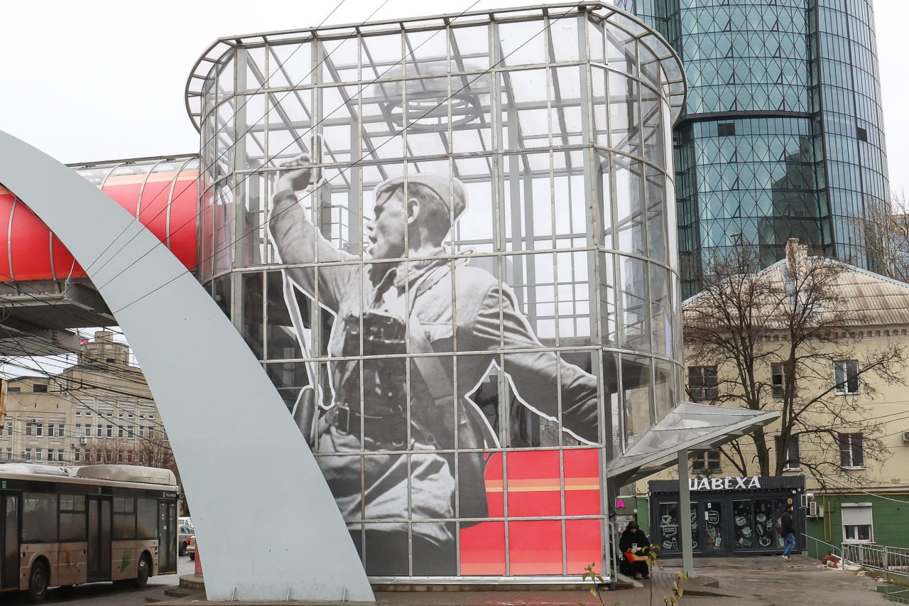 Сергей Петрин: В ближайшее время приступим к размещению рекламных конструкций на надземном пешеходном переходе у центрального автовокзала Сергей Петрин: В ближайшее время приступим к размещению рекламных конструкций на надземном пешеходном переходе у центрального автовокзала