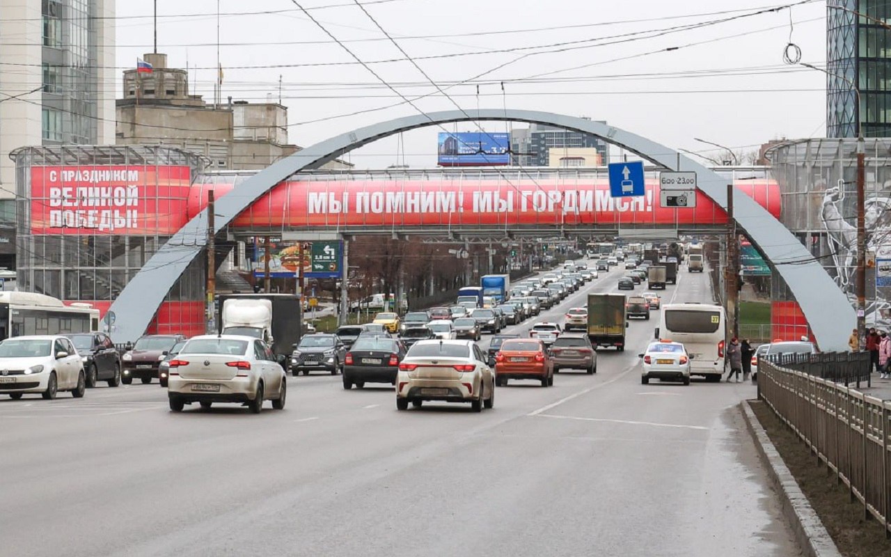 На надземном пешеходном переходе у центрального автовокзала Воронежа появятся рекламные конструкции