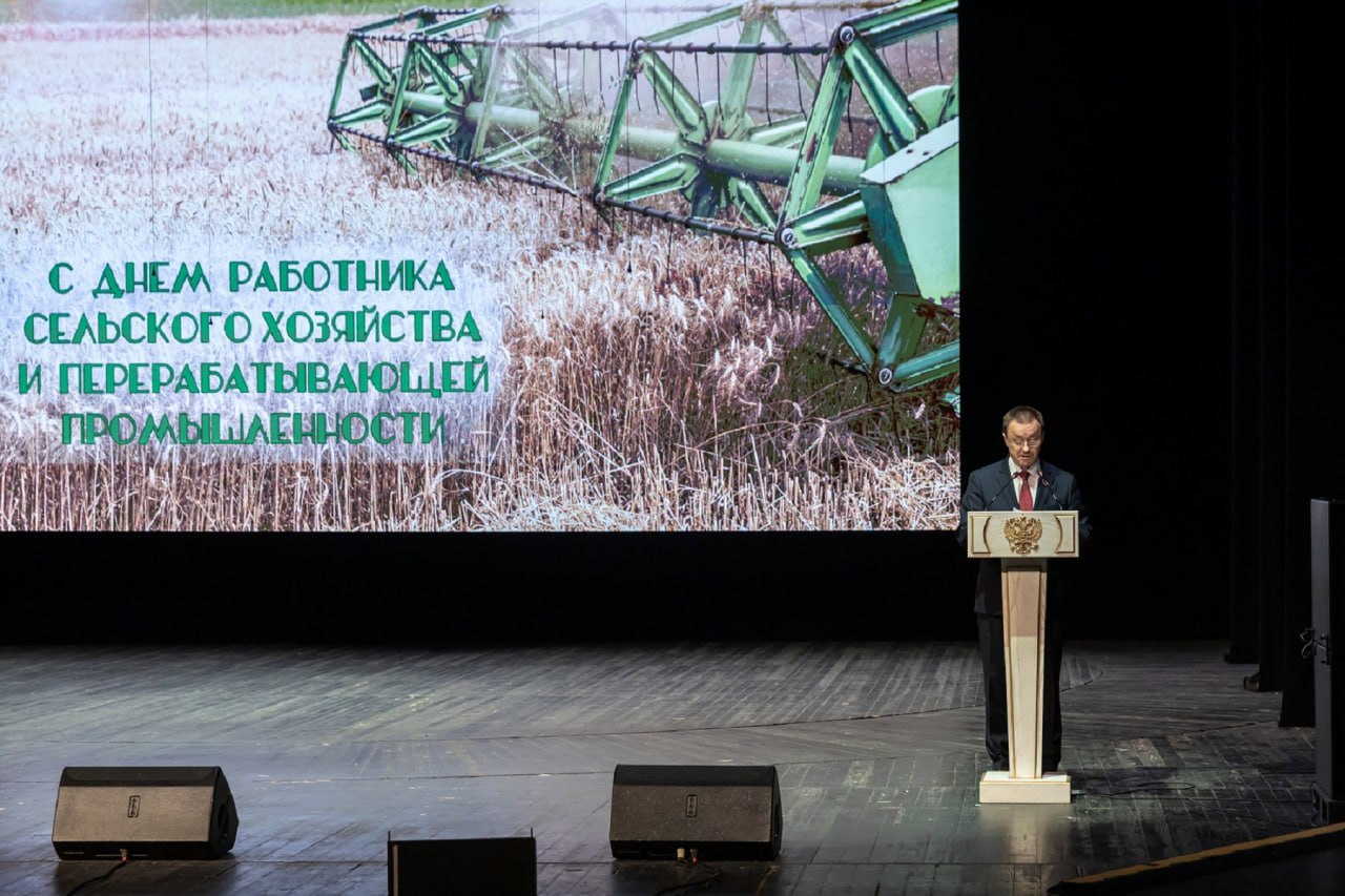 Юрий Матузов поздравил воронежских аграриев с профессиональным праздником