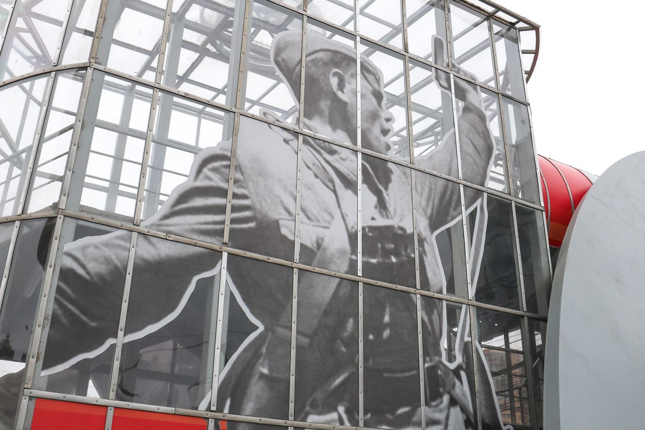 Сергей Петрин: В ближайшее время приступим к размещению рекламных конструкций на надземном пешеходном переходе у центрального автовокзала Сергей Петрин: В ближайшее время приступим к размещению рекламных конструкций на надземном пешеходном переходе у центрального автовокзала