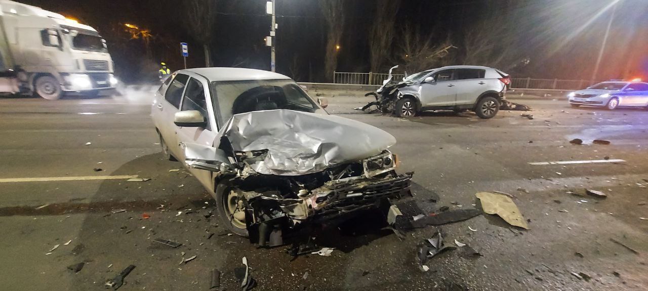 Один человек погиб, трое пострадали в страшной аварии на выезде из Воронежа Один человек погиб, трое пострадали в страшной аварии на выезде из Воронежа