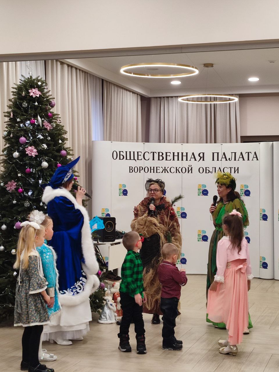 Сегодня здание Общественной палаты весь день было полно детского смеха и предвкушения праздника