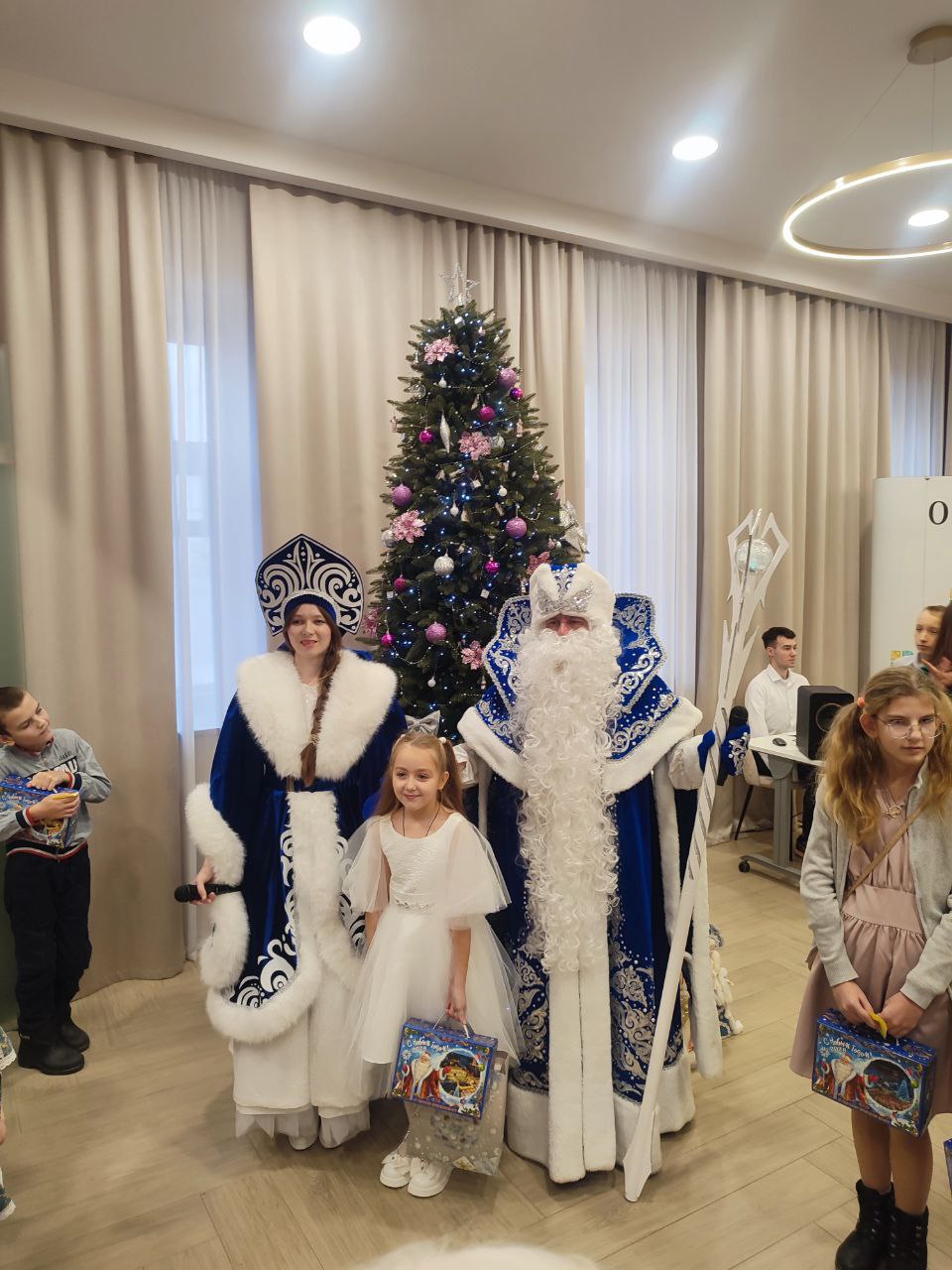 Сегодня здание Общественной палаты весь день было полно детского смеха и предвкушения праздника Сегодня здание Общественной палаты весь день было полно детского смеха и предвкушения праздника