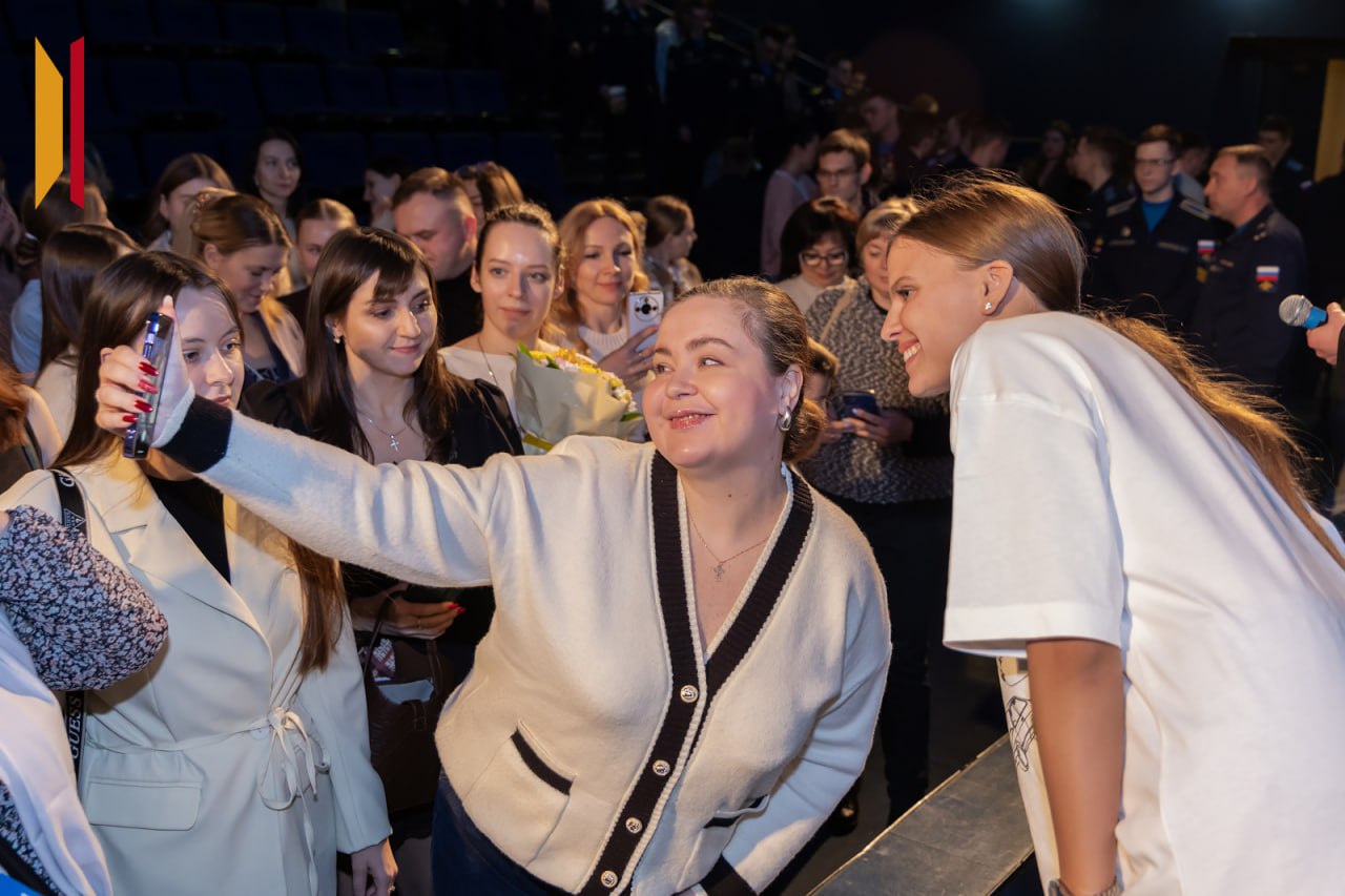 Съемки «за ленточкой» и самая массовая сцена: в Воронеже показали первую серию сериала «Ландыши. Вторая весна» Съемки «за ленточкой» и самая массовая сцена: в Воронеже показали первую серию сериала «Ландыши. Вторая весна»