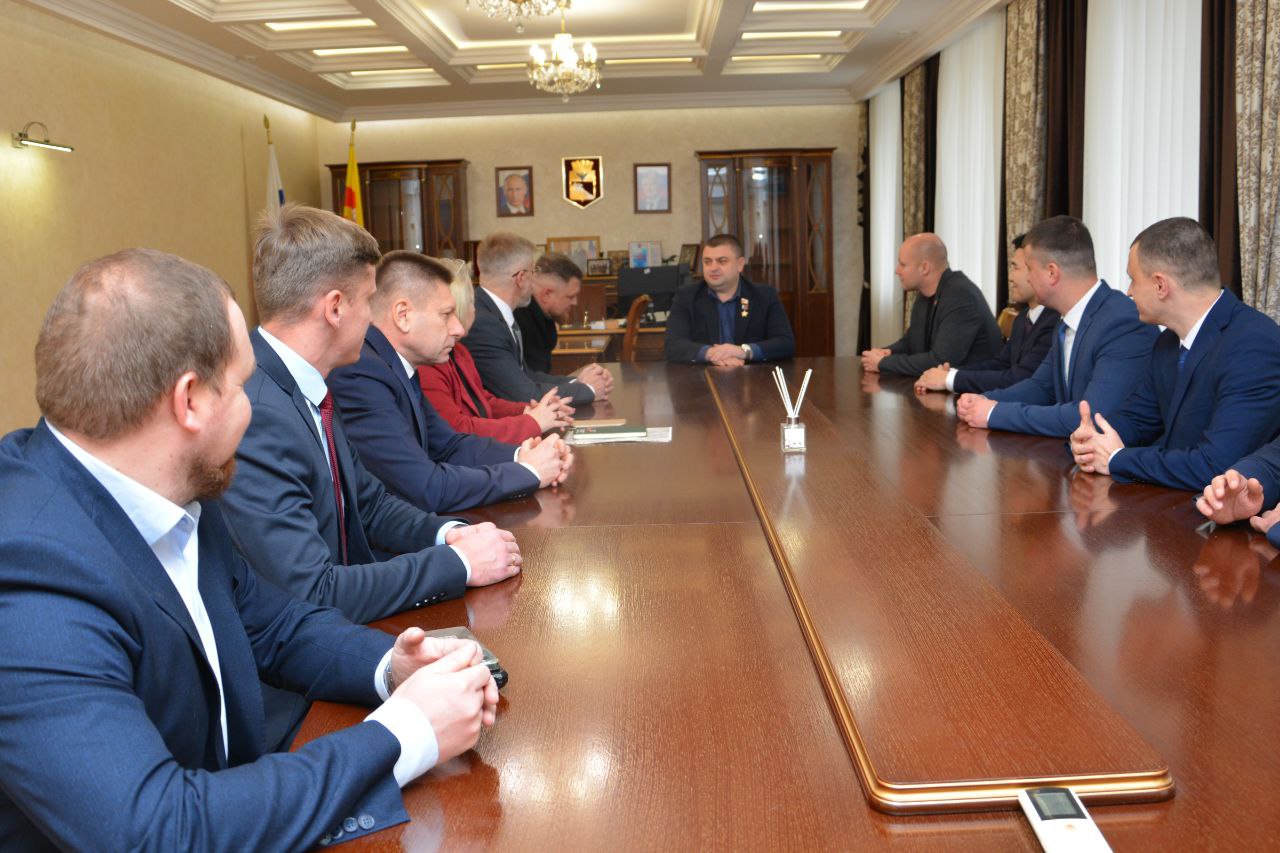 Встретился с участниками и ветеранами СВО, которые проходят обучение в рамках кадровой программы «Герои земли Воронежской» Встретился с участниками и ветеранами СВО, которые проходят обучение в рамках кадровой программы «Герои земли Воронежской»