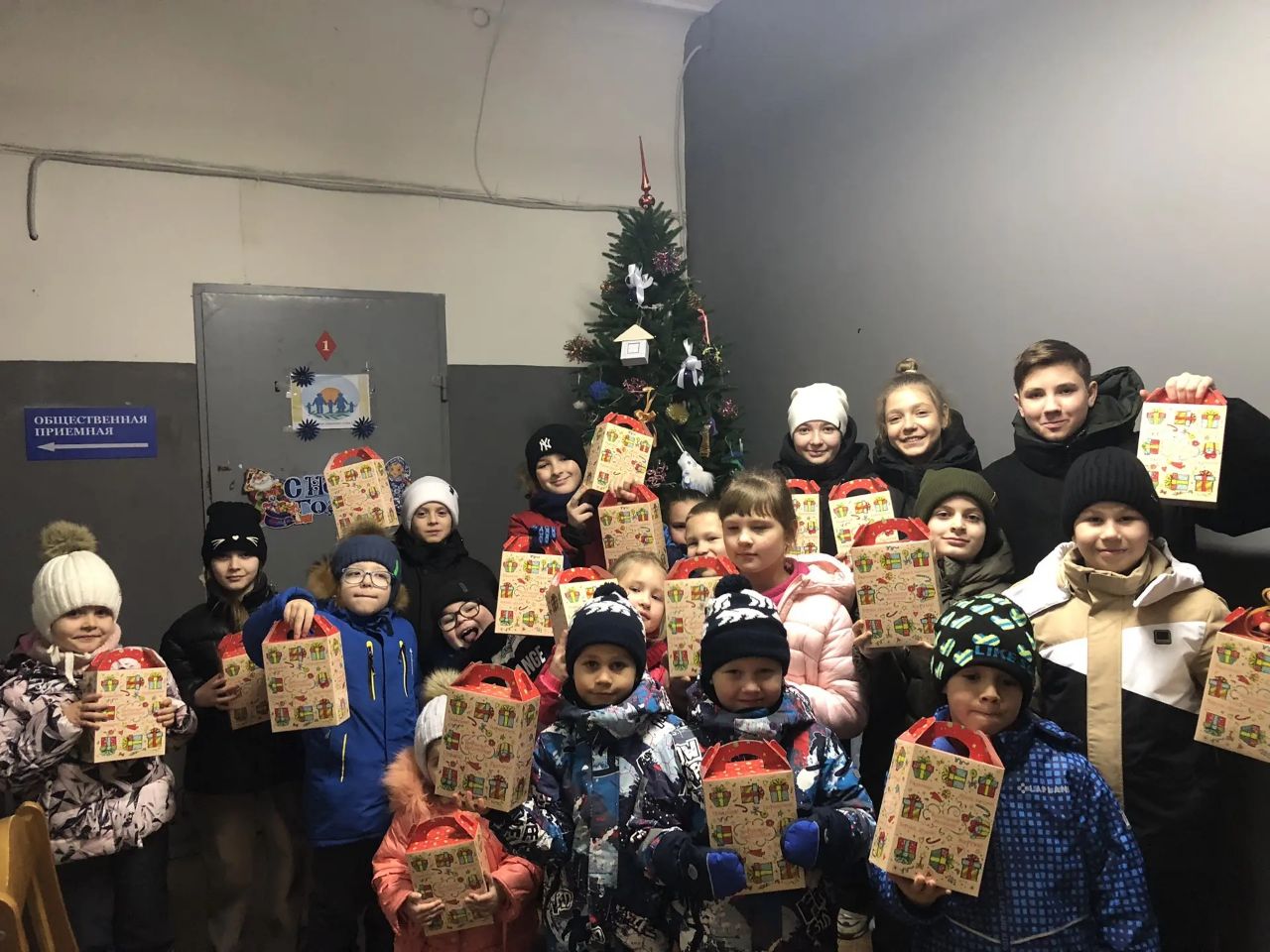 В преддверии Нового года в микрорайонах моего округа прошли Новогодние ёлки В преддверии Нового года в микрорайонах моего округа прошли Новогодние ёлки