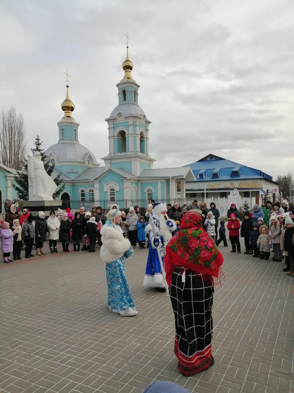 В преддверии Нового года в микрорайонах моего округа прошли Новогодние ёлки В преддверии Нового года в микрорайонах моего округа прошли Новогодние ёлки