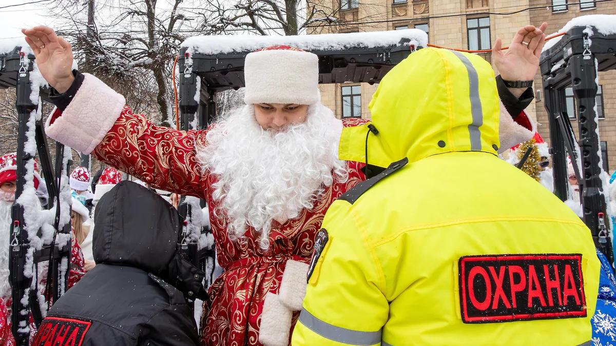 В Воронеже после шестилетнего перерыва прошел парад Дедов Морозов В Воронеже после шестилетнего перерыва прошел парад Дедов Морозов