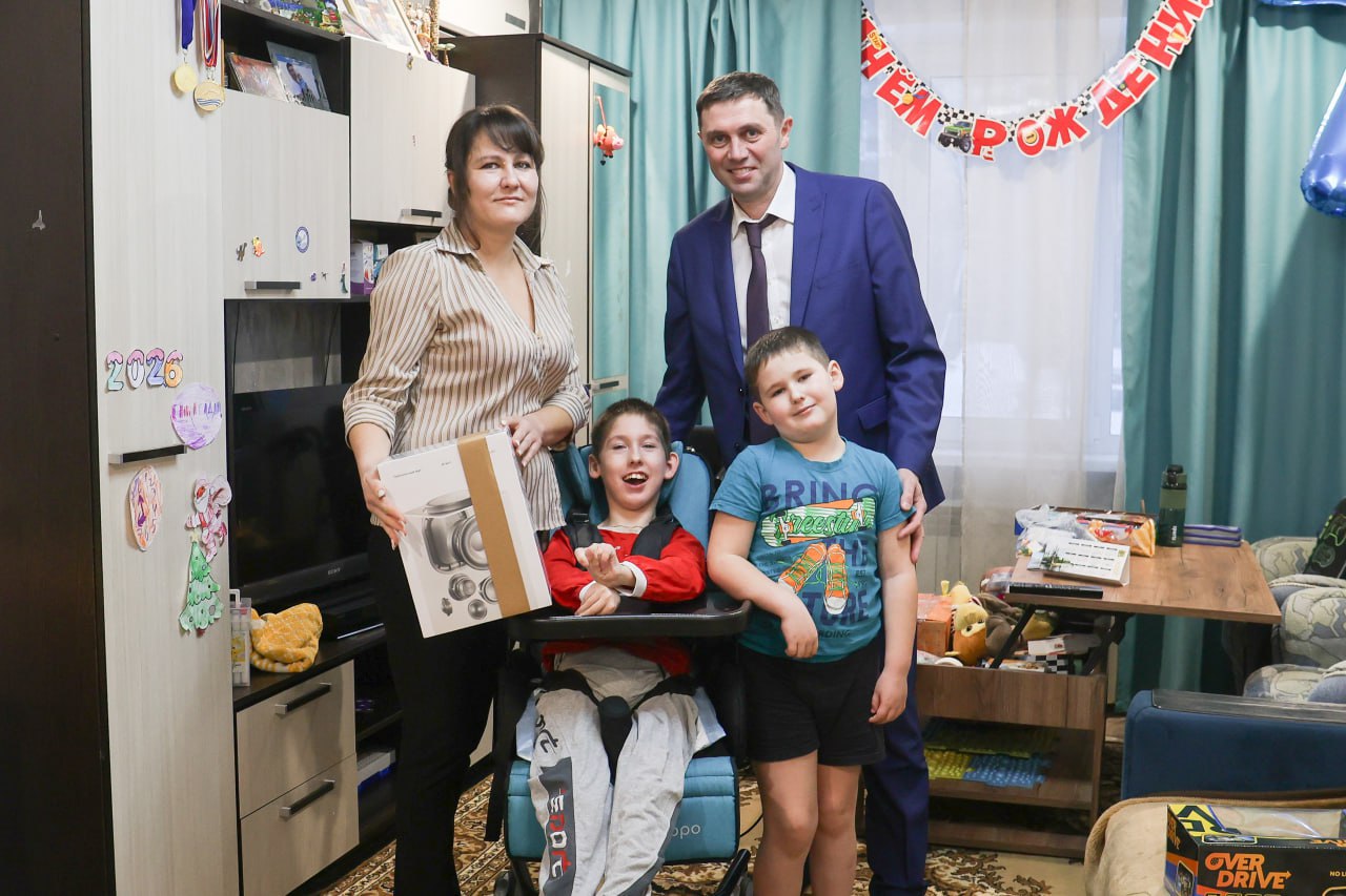 Сергей Петрин: Исполнил желания юных воронежцев — вручил Богдану горный велосипед, семье Никиты — Яндекс Станцию Сергей Петрин: Исполнил желания юных воронежцев — вручил Богдану горный велосипед, семье Никиты — Яндекс Станцию