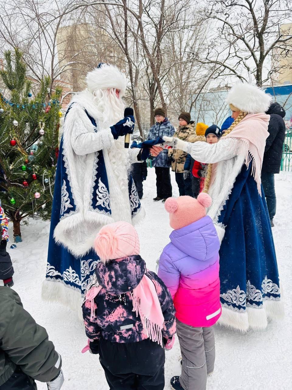 На 18 округе прошли новогодние праздничные гуляния, организованные депутатом Воронежской городской Думы Дмитрием Крутских На 18 округе прошли новогодние праздничные гуляния, организованные депутатом Воронежской городской Думы Дмитрием Крутских