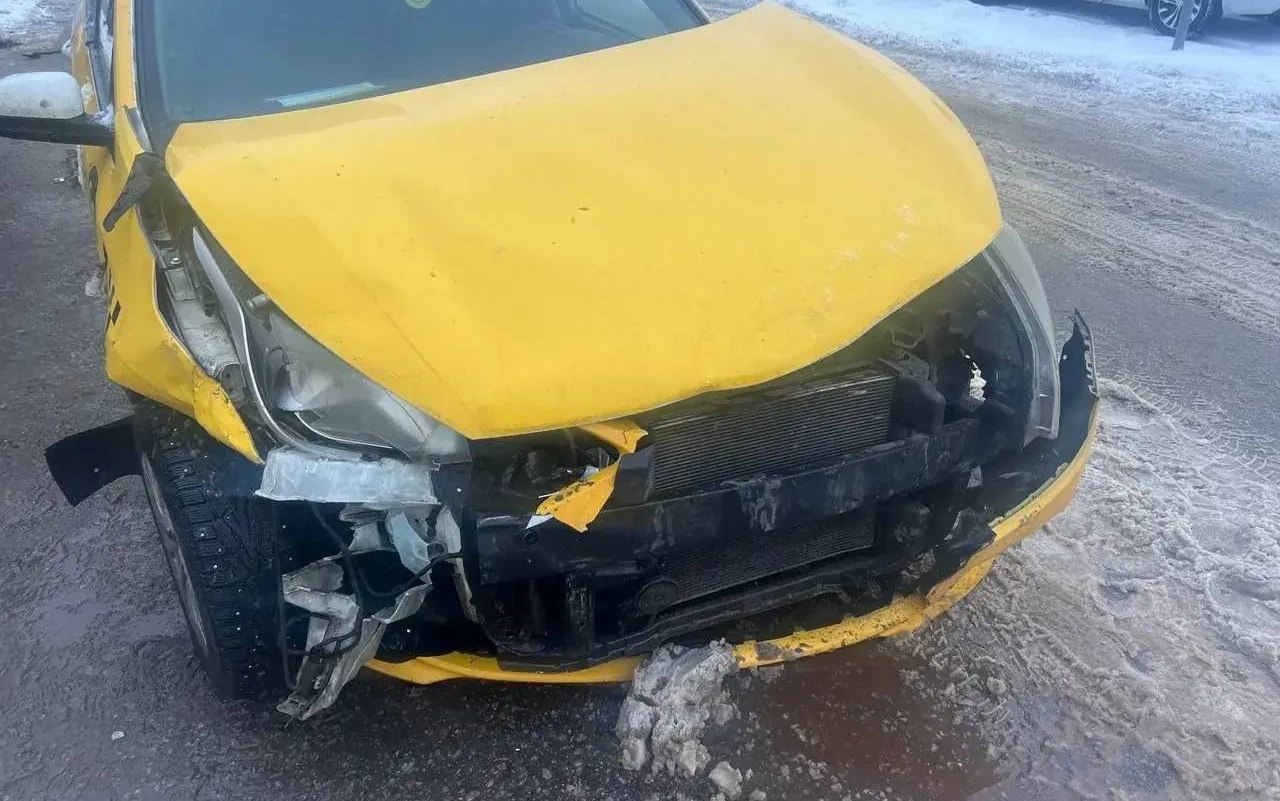 В Рамонском районе в ДТП с пикапом пострадала пассажирка такси