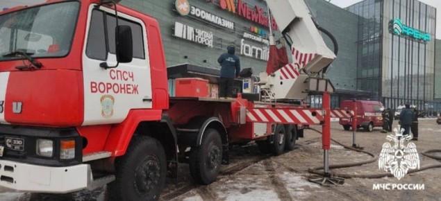 С пожаром боролись 74 спасателя и 24 техники