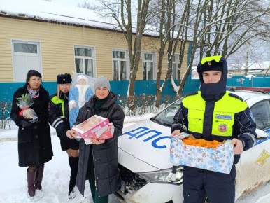 Акция «Полицейский Дед Мороз» прошла в Павловском районе