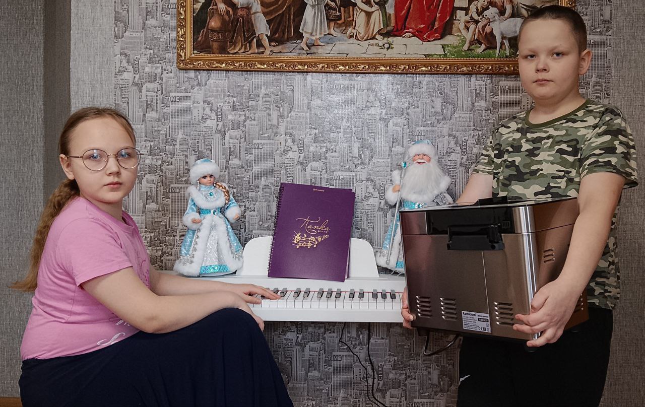 В рамках акции "Ёлка желаний" депутат Воронежской городской думы Михаил Михайлович Гамбург посетил замечательную семью Сланских и принёс с собой настоящую сказку! В рамках акции "Ёлка желаний" депутат Воронежской городской думы Михаил Михайлович Гамбург посетил замечательную семью Сланских и принёс с собой настоящую сказку!