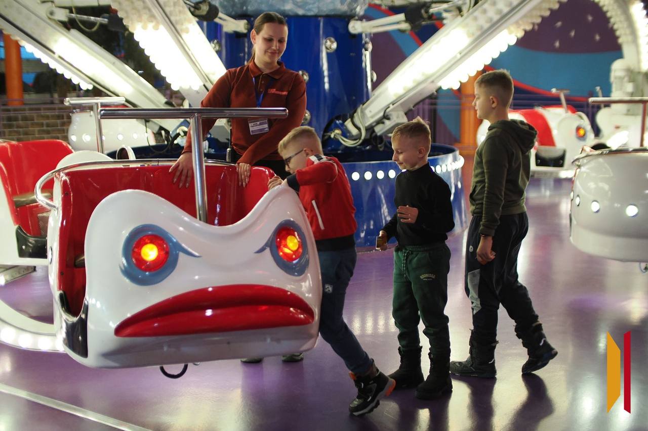 Подарок от воронежского губернатора: многодетная семья Гылка посетила парк аттракционов и океанариум Подарок от воронежского губернатора: многодетная семья Гылка посетила парк аттракционов и океанариум