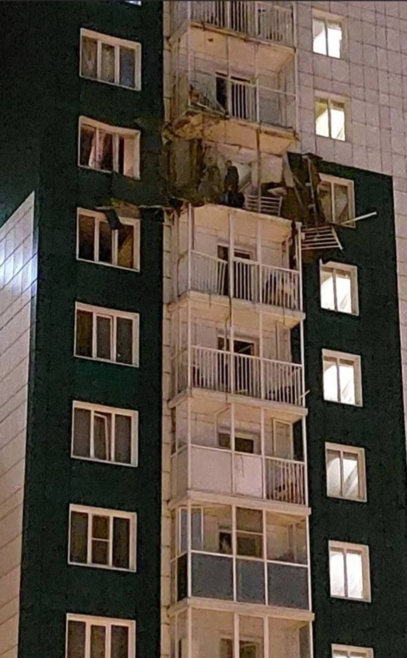 В Воронеже дрон противника попал в жилую многоэтажку