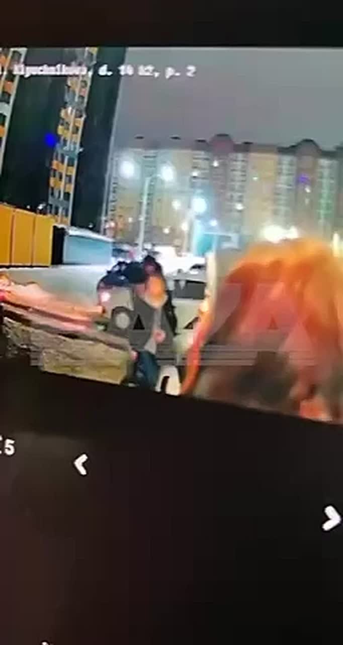 В Воронеже подростки избили 30летнего мужчину в лифте и выставили полуголым на улицу — следственный комитет возбудил уголовное дело