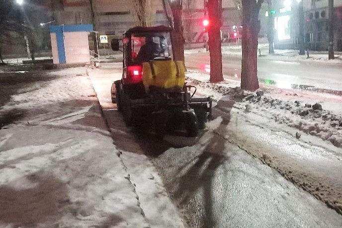 Работа комбината благоустройства на улично-дорожной сети района не останавливается Работа комбината благоустройства на улично-дорожной сети района не останавливается