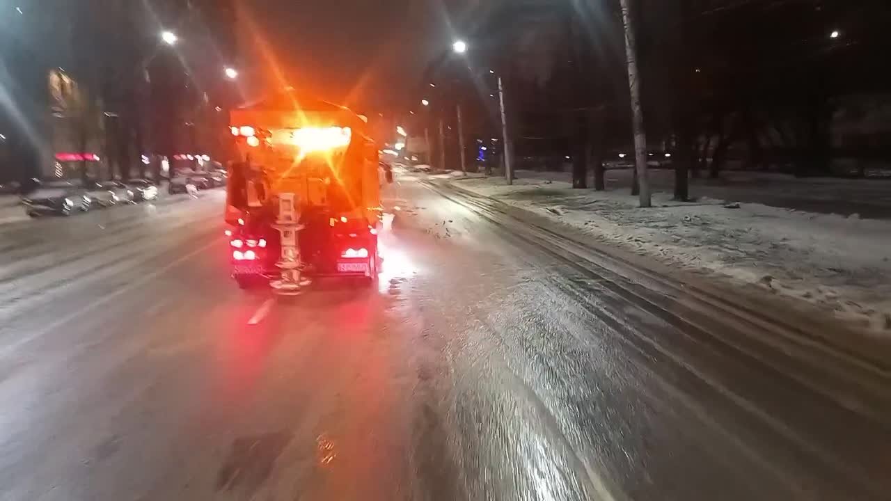 Работа комбината благоустройства на улично-дорожной сети района не останавливается